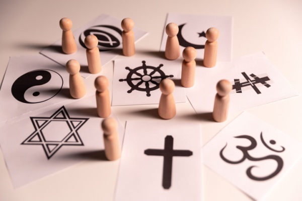 Faits religieux dans l’entreprise : des guides pratiques disponibles !