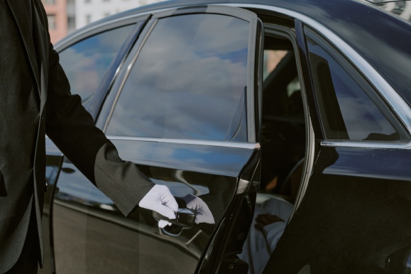 Mise à disposition de véhicules avec chauffeur : TVA à taux réduit ?