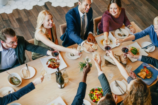 Repas d'équipe avec conjoints = TVA allégée ?